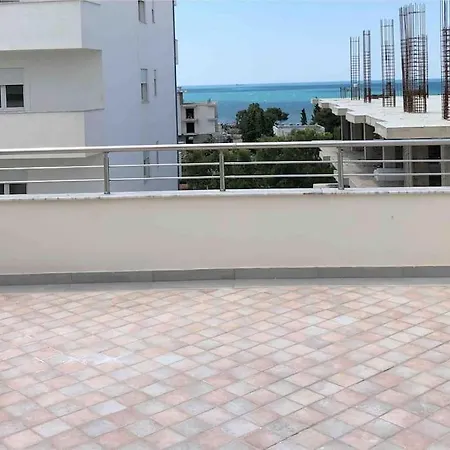 Lovely 3-bedroom With Free Parking Apartment