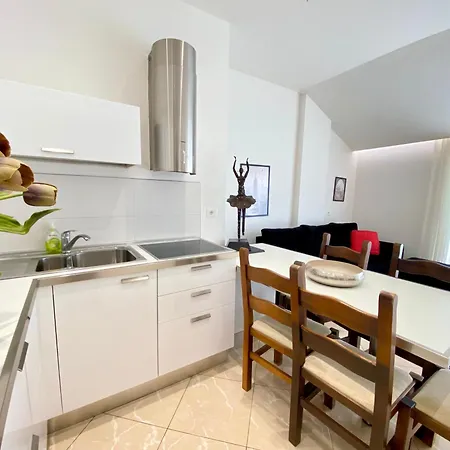 Lovely 3-bedroom With Free Parking Daire